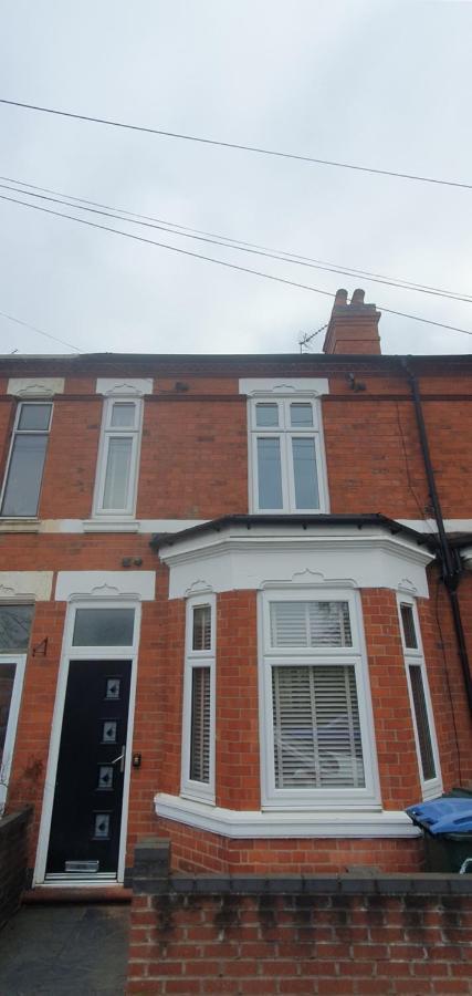 4 Bedroom, 6 Beds, 3 Bathrooms, Near Nec & Birmingham Airport, Business, Contractor And Family Friendly, Free Wi-Fi, Free Parking Coventry Exterior photo
