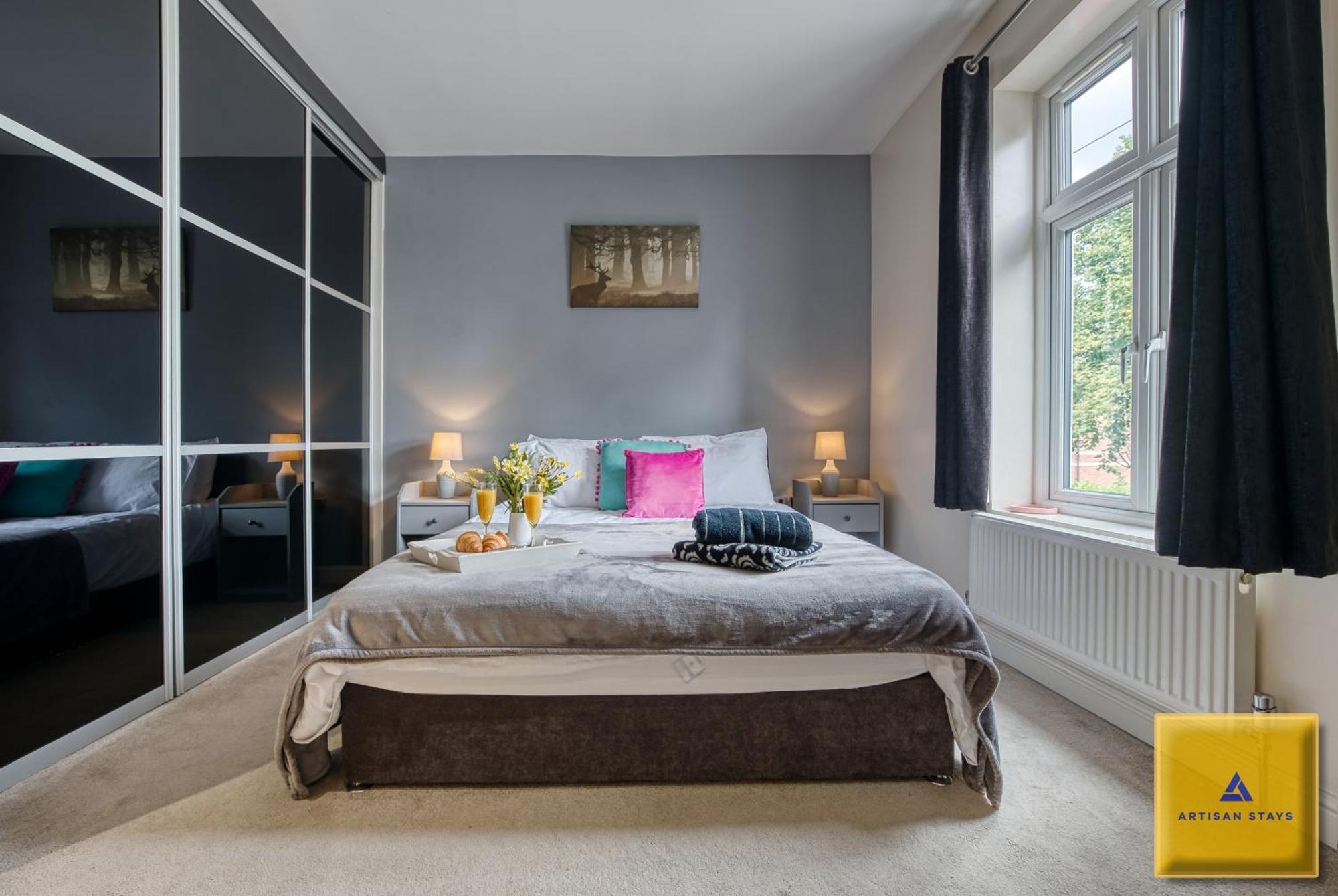 4 Bedroom, 6 Beds, 3 Bathrooms, Near Nec & Birmingham Airport, Business, Contractor And Family Friendly, Free Wi-Fi, Free Parking Coventry Exterior photo