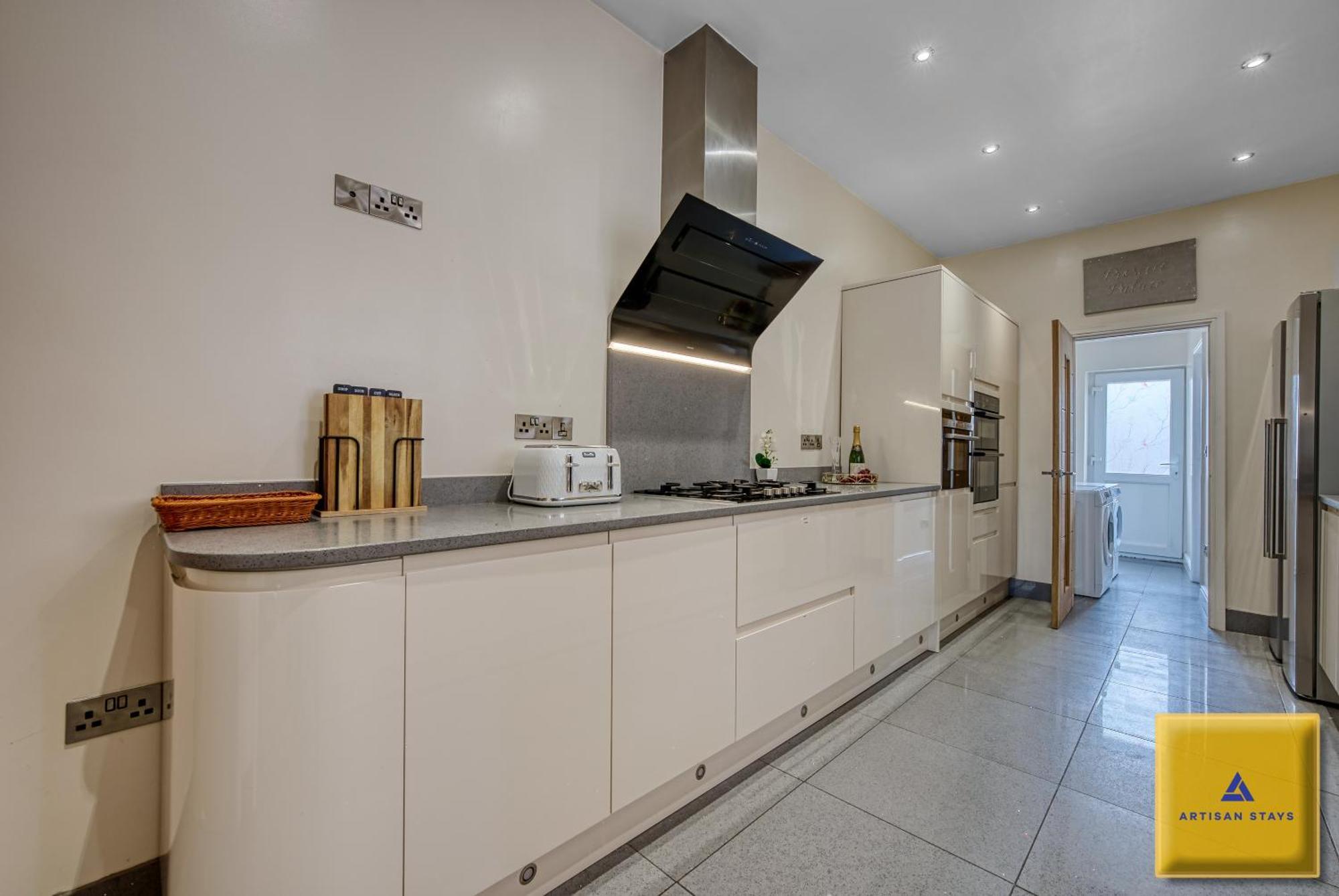 4 Bedroom, 6 Beds, 3 Bathrooms, Near Nec & Birmingham Airport, Business, Contractor And Family Friendly, Free Wi-Fi, Free Parking Coventry Exterior photo