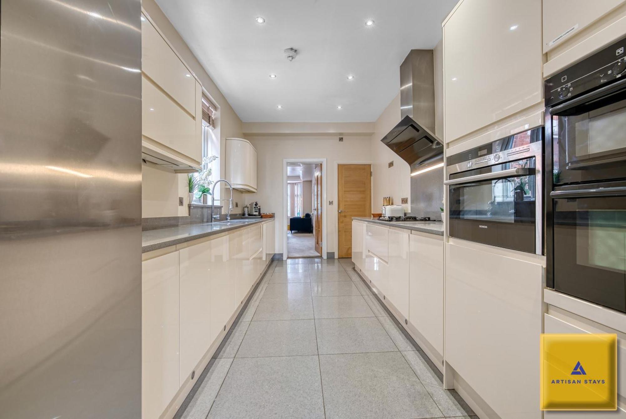 4 Bedroom, 6 Beds, 3 Bathrooms, Near Nec & Birmingham Airport, Business, Contractor And Family Friendly, Free Wi-Fi, Free Parking Coventry Exterior photo