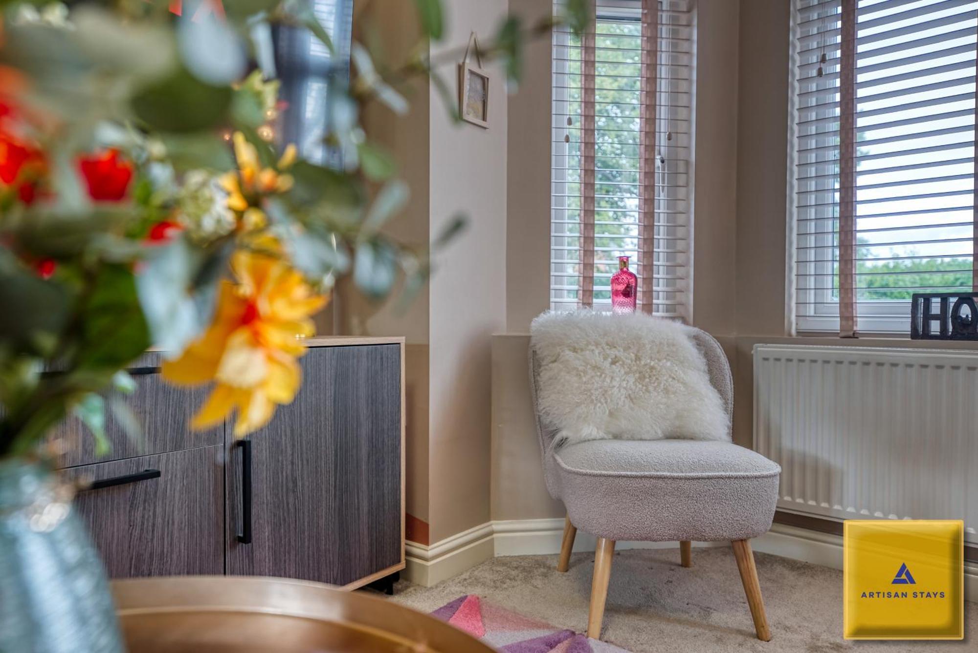 4 Bedroom, 6 Beds, 3 Bathrooms, Near Nec & Birmingham Airport, Business, Contractor And Family Friendly, Free Wi-Fi, Free Parking Coventry Exterior photo